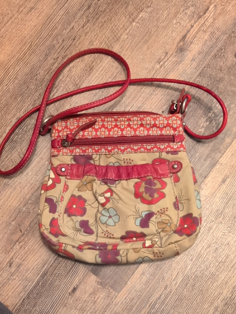 FOSSIL Floral Crossbody Bag in Red and Beige - Lightweight Women's Shoulder Bag